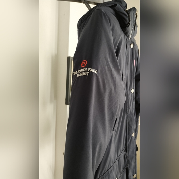 The North Face Womens down Jacket - Picture 5 of 17